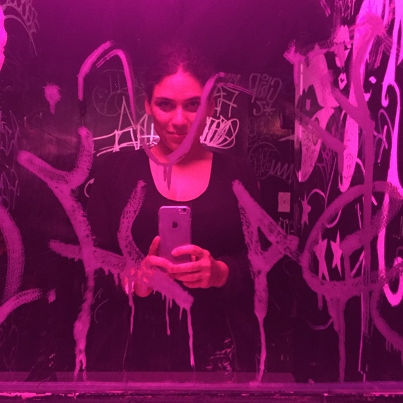 Meet your Posher, Ayten - Picture 1 of 1